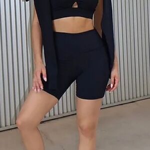 Black Women's On the Go Powerhold Shorts with Pocket